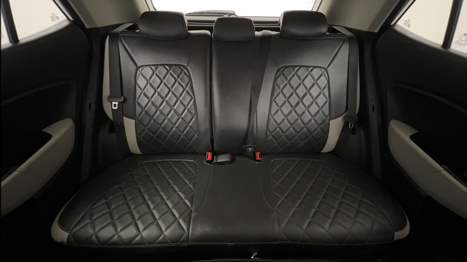 Used 2024 Hyundai Venue SX (O) 1.0 Turbo DCT Petrol Automatic interior REAR SEAT CONDITION VIEW