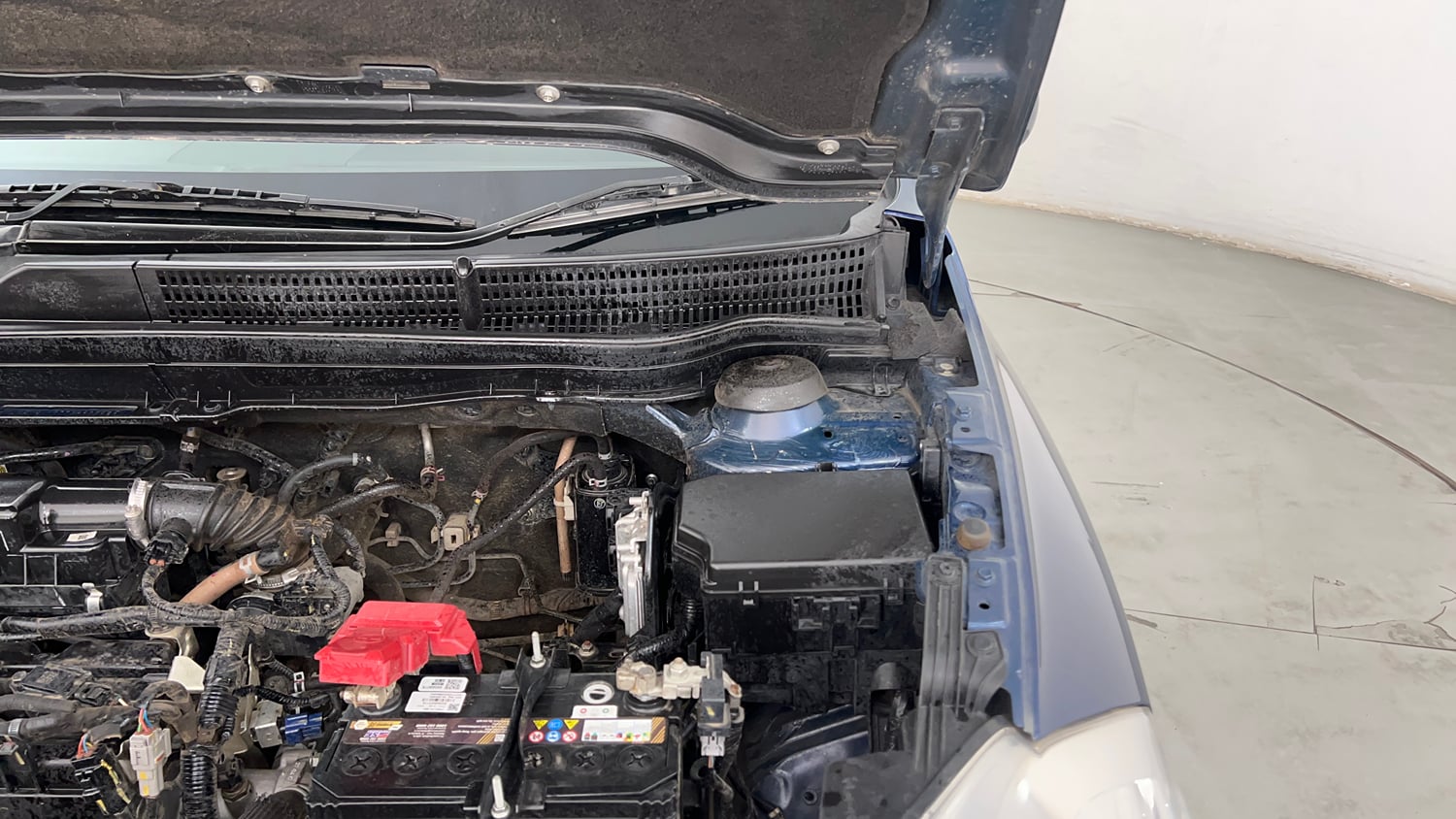 Used 2022 Maruti Suzuki S-Cross Sigma Petrol Manual engine ENGINE LEFT SIDE HINGE & APRON VIEW