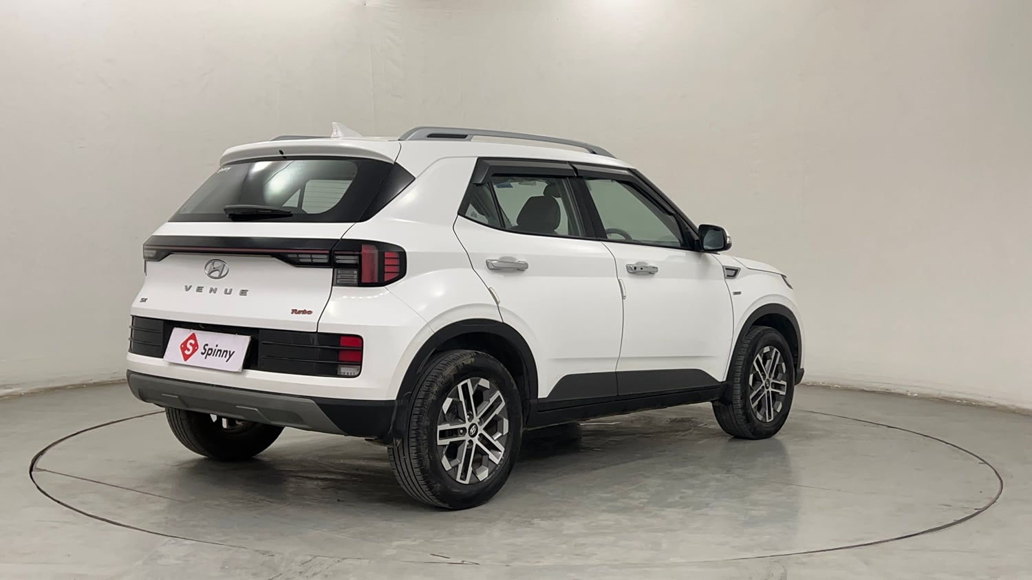 Used 2024 Hyundai Venue SX (O) 1.0 Turbo DCT Petrol Automatic exterior RIGHT REAR CORNER VIEW