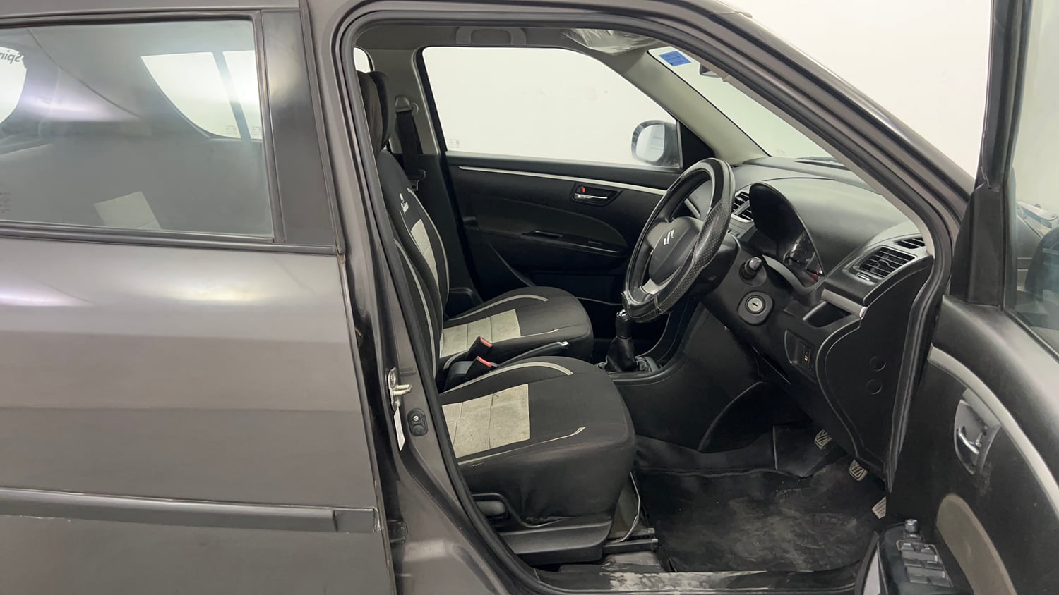 Used 2018 Maruti Suzuki Swift VXI (O) Petrol Manual interior RIGHT SIDE FRONT DOOR CABIN VIEW