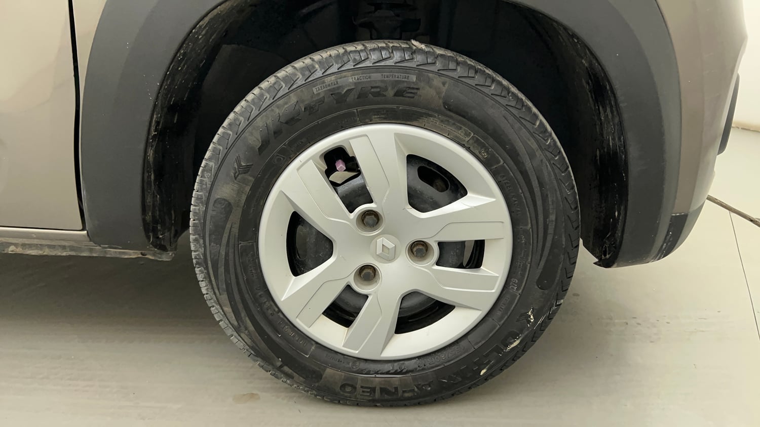Used 2018 Renault Kwid 1.0 RXL Petrol Manual tyres RIGHT FRONT TYRE RIM VIEW