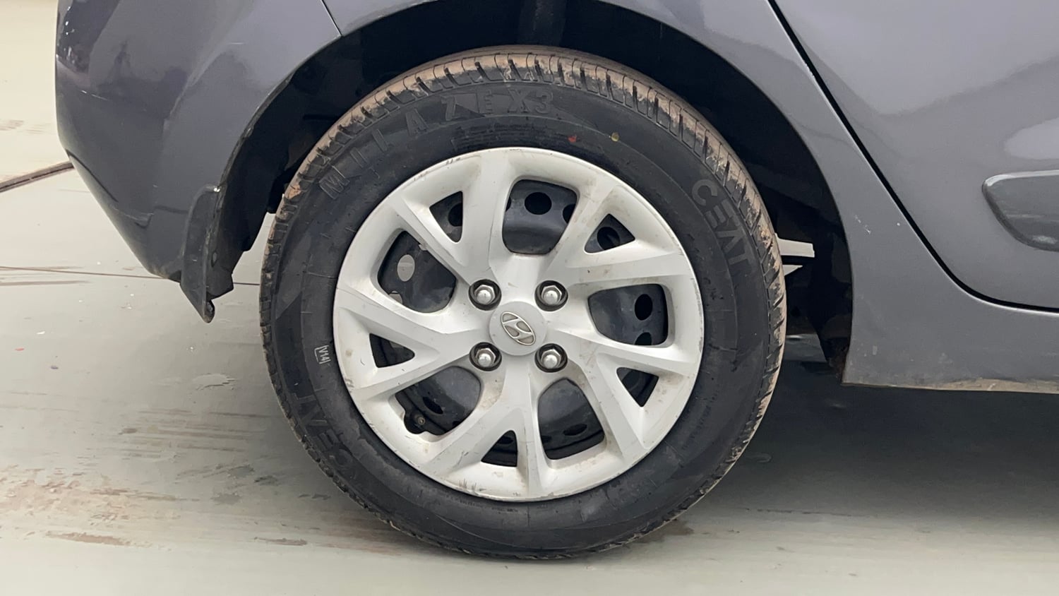 Used 2018 Hyundai Grand i10 Magna 1.2 Kappa VTVT Petrol Manual tyres RIGHT REAR TYRE RIM VIEW