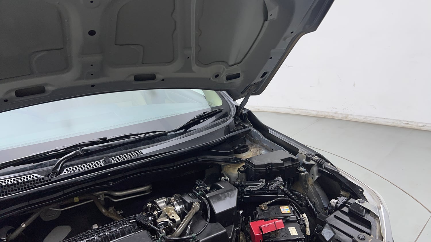 Used 2023 Honda Amaze VX 1.2 Petrol CVT Petrol Automatic engine ENGINE LEFT SIDE HINGE & APRON VIEW