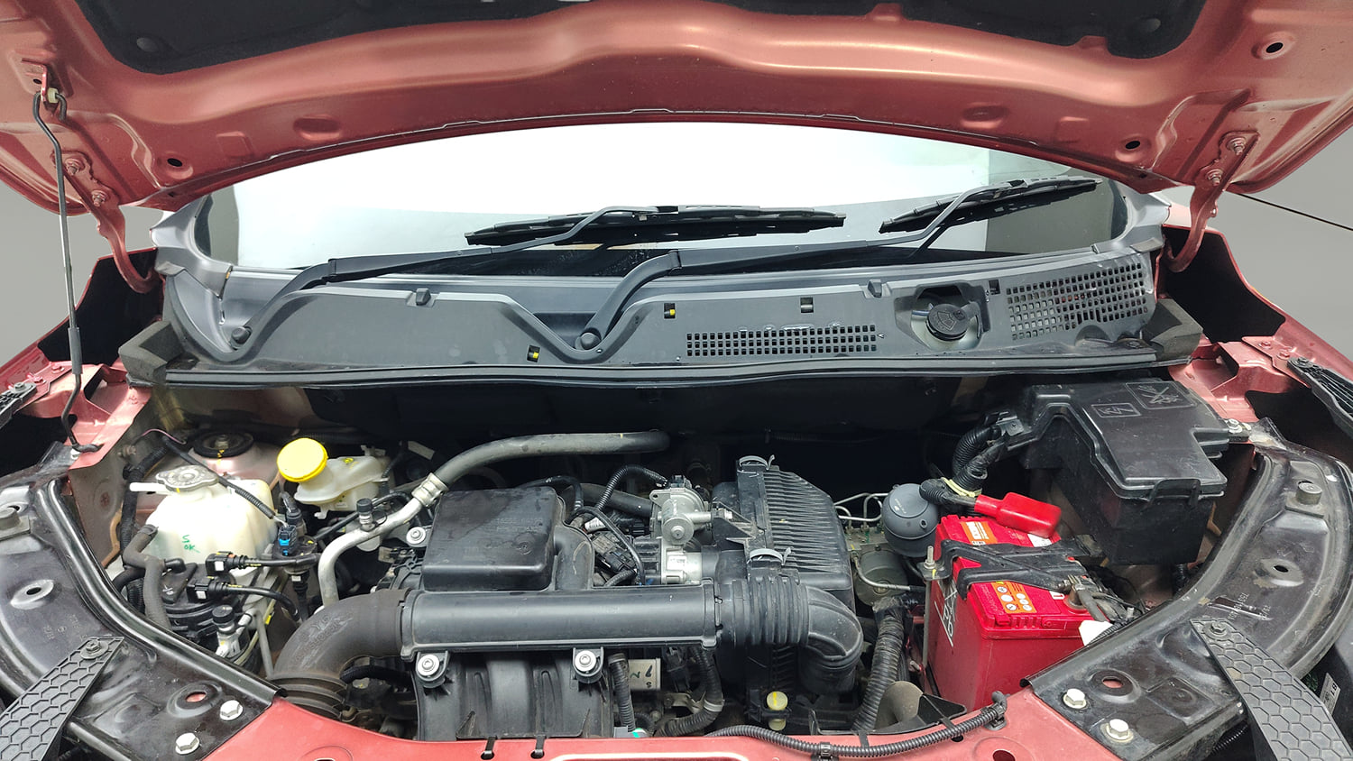 Used 2025 Nissan Magnite XE Petrol Manual engine ENGINE & BONNET OPEN FRONT VIEW