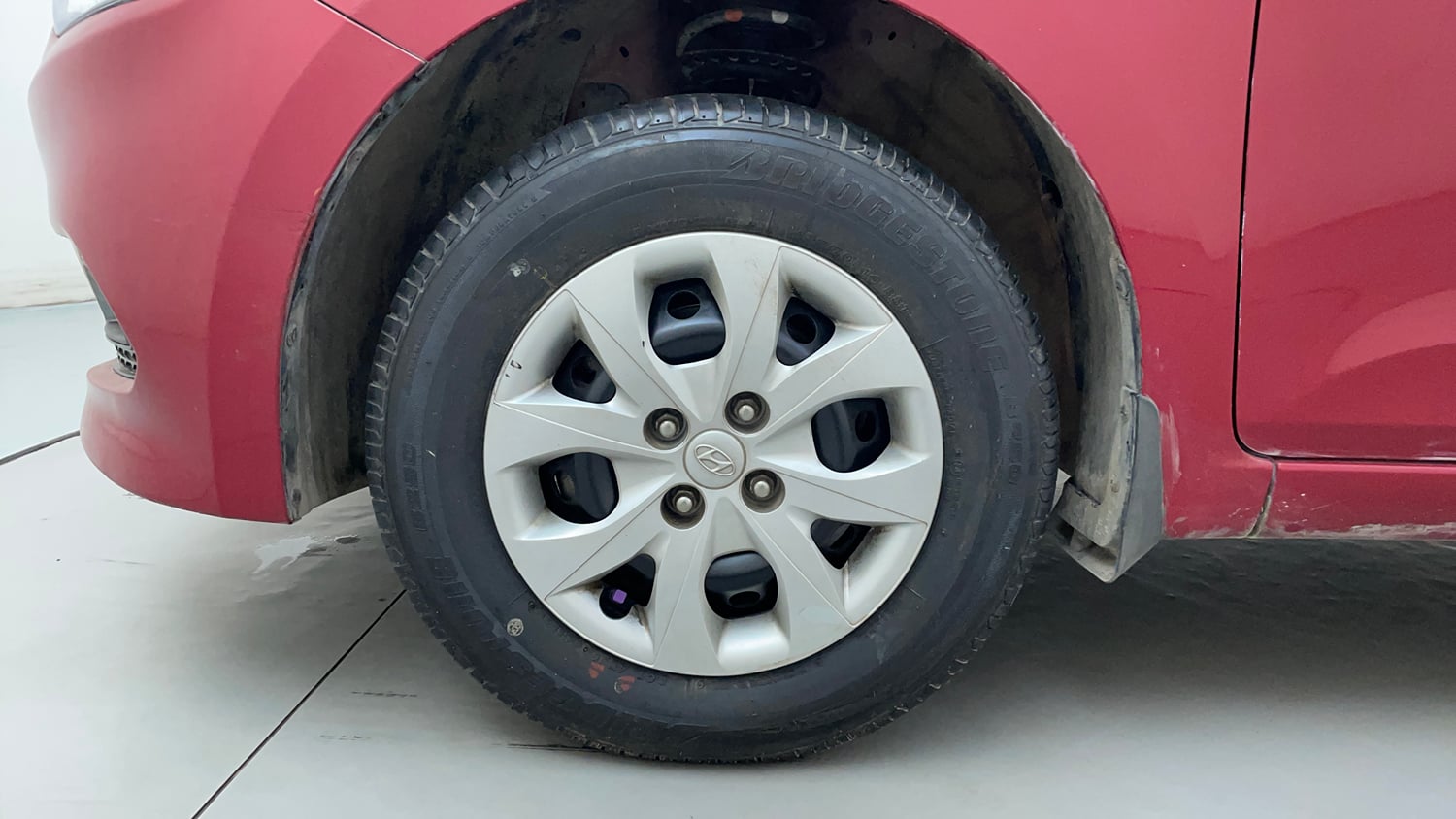 Used 2015 Hyundai Elite i20 Magna 1.2 Petrol Manual tyres LEFT FRONT TYRE RIM VIEW