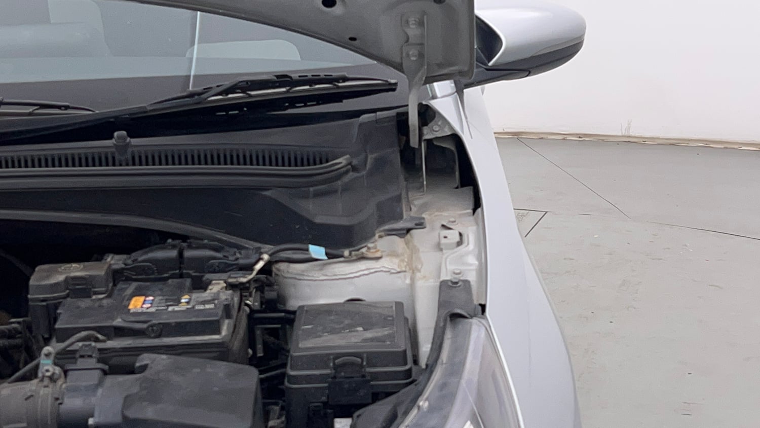 Used 2024 Hyundai i20 Sportz (O) 1.2 MT Petrol Manual engine ENGINE LEFT SIDE HINGE & APRON VIEW