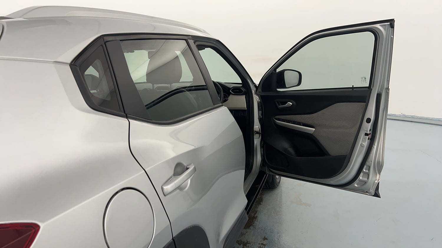 Used 2021 Nissan Magnite XL Petrol Manual interior RIGHT FRONT DOOR OPEN VIEW