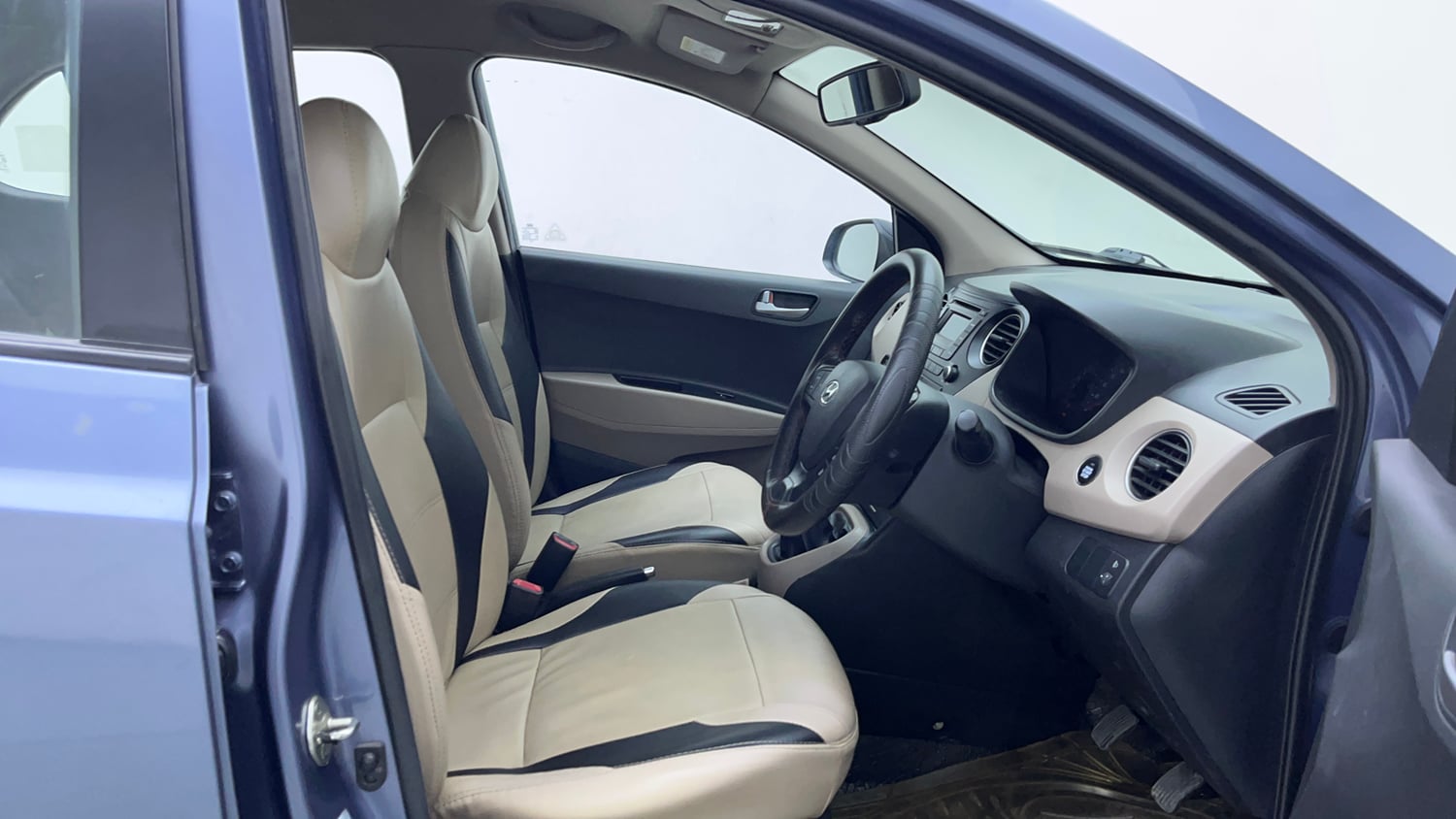 Used 2014 Hyundai Xcent SX 1.2 (O) Petrol Manual interior RIGHT SIDE FRONT DOOR CABIN VIEW