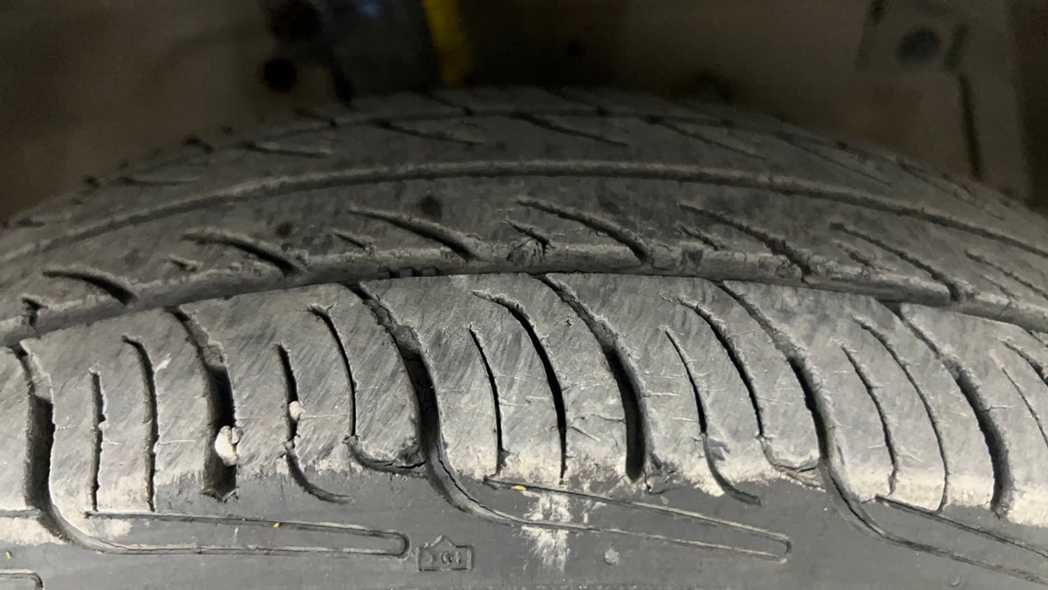 Used 2014 Maruti Suzuki Swift LXi Petrol Manual tyres RIGHT FRONT TYRE TREAD VIEW