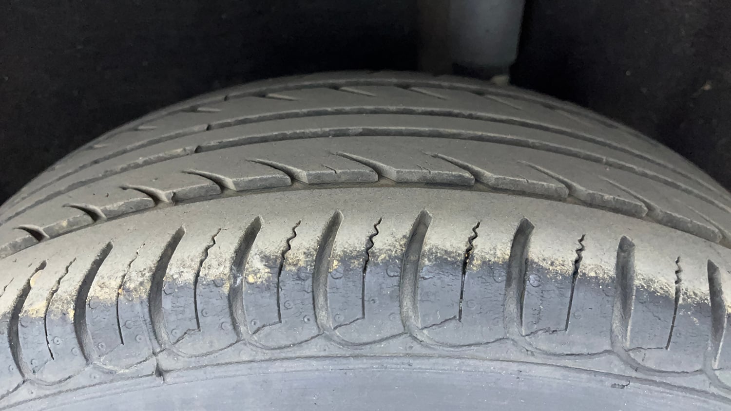 Used 2020 Ford EcoSport S MT 1.5 TDCi Diesel Manual tyres LEFT REAR TYRE TREAD VIEW