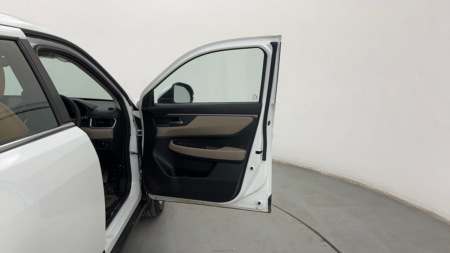 Used 2025 Honda Elevate V CVT Petrol Automatic interior RIGHT FRONT DOOR OPEN VIEW