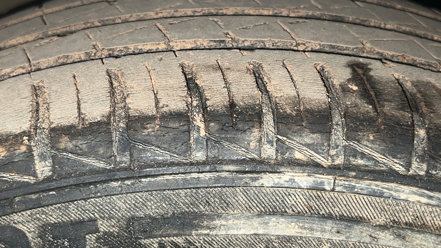 Used 2019 Hyundai Grand i10 Nios Magna AMT 1.2 Kappa VTVT Petrol Automatic tyres LEFT FRONT TYRE TREAD VIEW