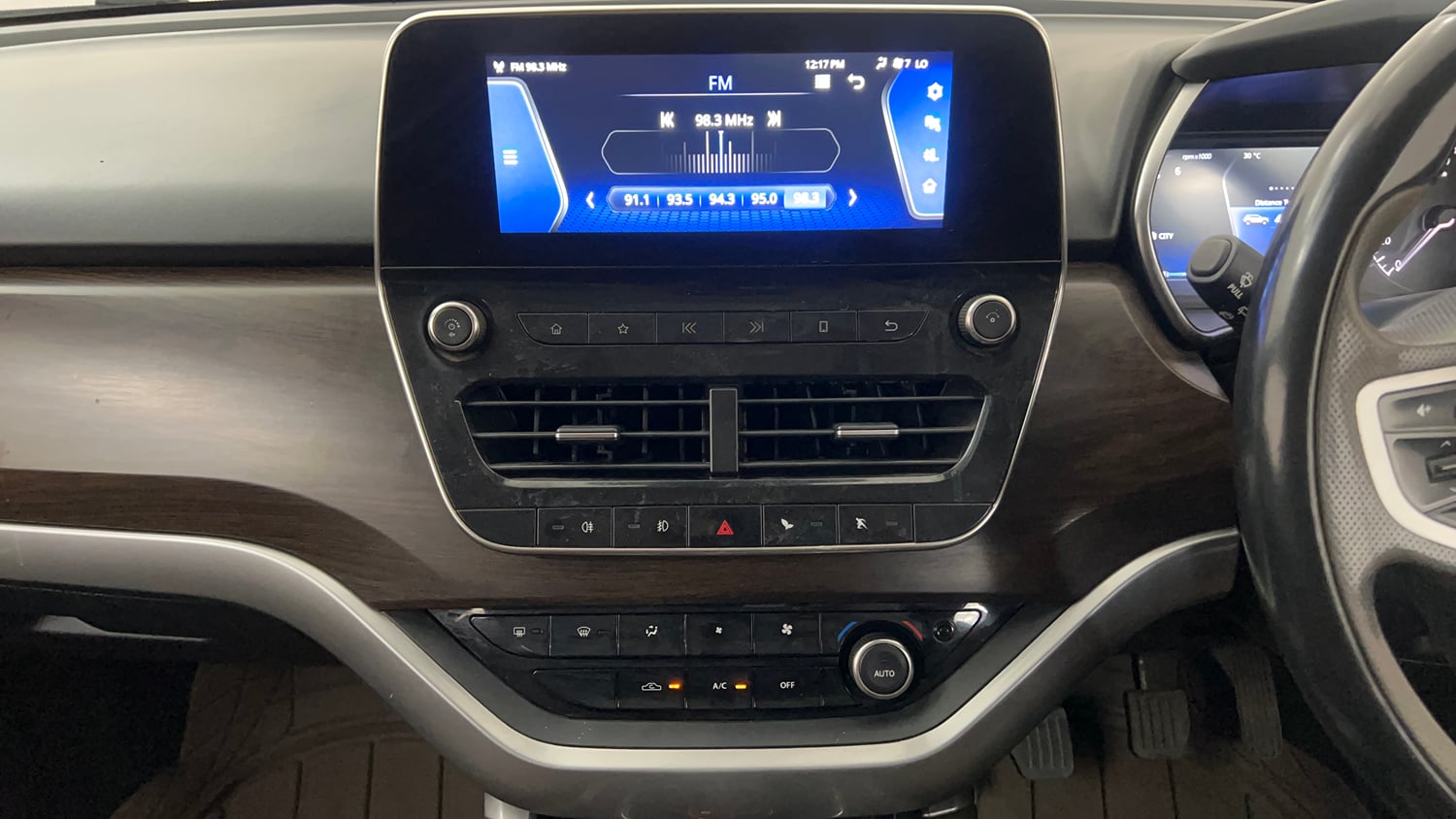 Used 2021 Tata Harrier XZ Diesel Manual interior MUSIC SYSTEM & AC CONTROL VIEW