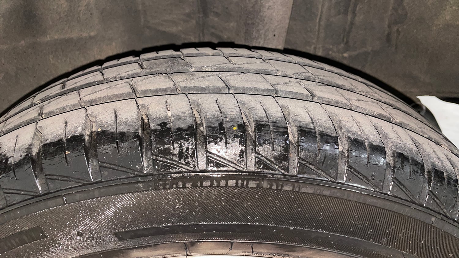 Used 2020 Renault Kwid 1.0 RXT AMT Opt Petrol Automatic tyres LEFT REAR TYRE TREAD VIEW
