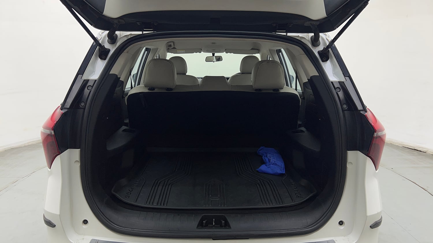 Used 2022 Mahindra XUV700 MX Petrol MT 5 STR Petrol Manual interior DICKY INSIDE VIEW