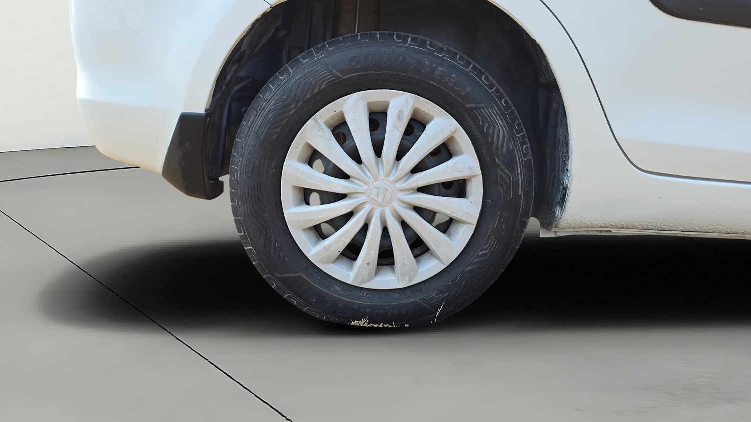 Used 2016 Maruti Suzuki Swift Dzire VXI Petrol Manual tyres RIGHT REAR TYRE RIM VIEW