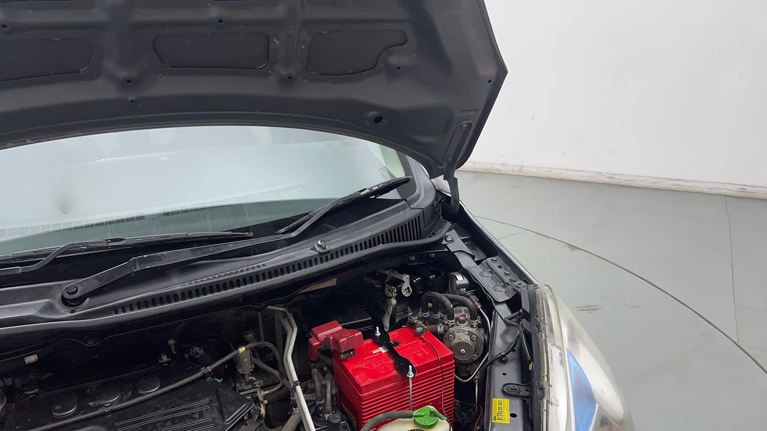 Used 2017 Maruti Suzuki Wagon R LXI CNG Cng Manual engine ENGINE LEFT SIDE HINGE & APRON VIEW