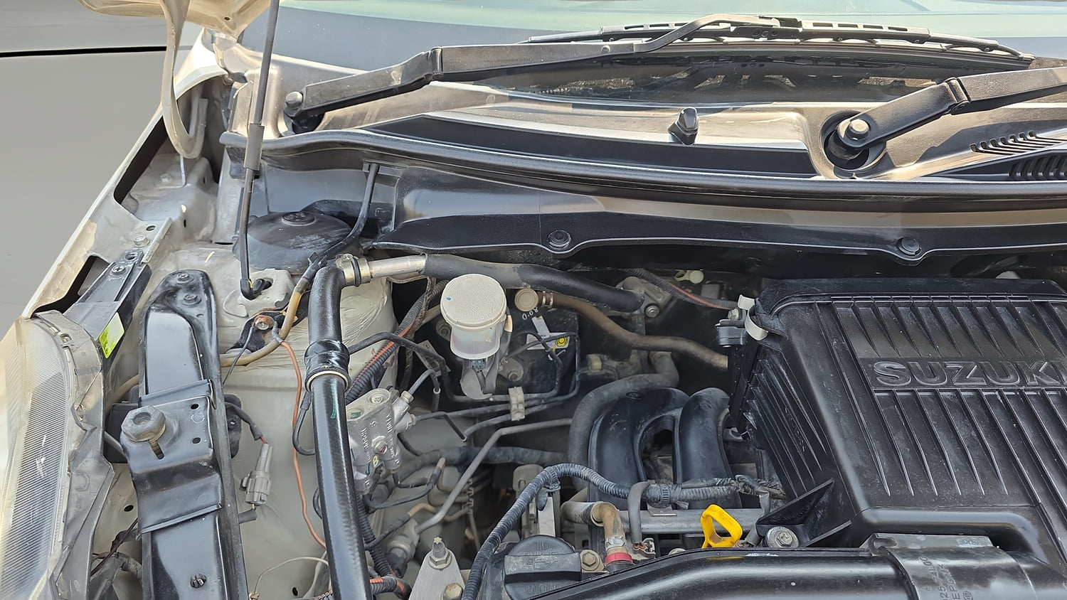 Used 2016 Maruti Suzuki Swift Dzire VXI Petrol Manual engine ENGINE RIGHT SIDE HINGE & APRON VIEW