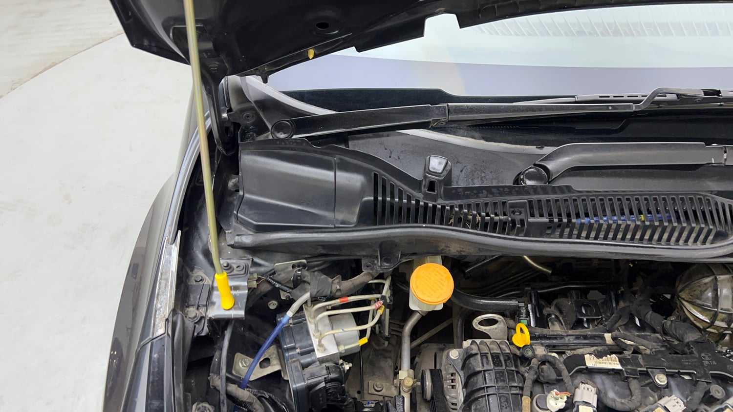 Used 2021 Tata Altroz XZ Petrol Petrol Manual engine ENGINE RIGHT SIDE HINGE & APRON VIEW