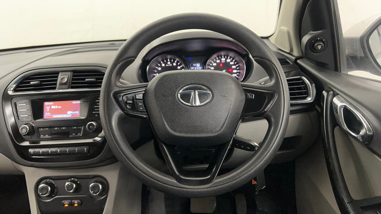 Used 2018 Tata Tiago Revotron XZA Petrol Automatic interior STEERING VIEW