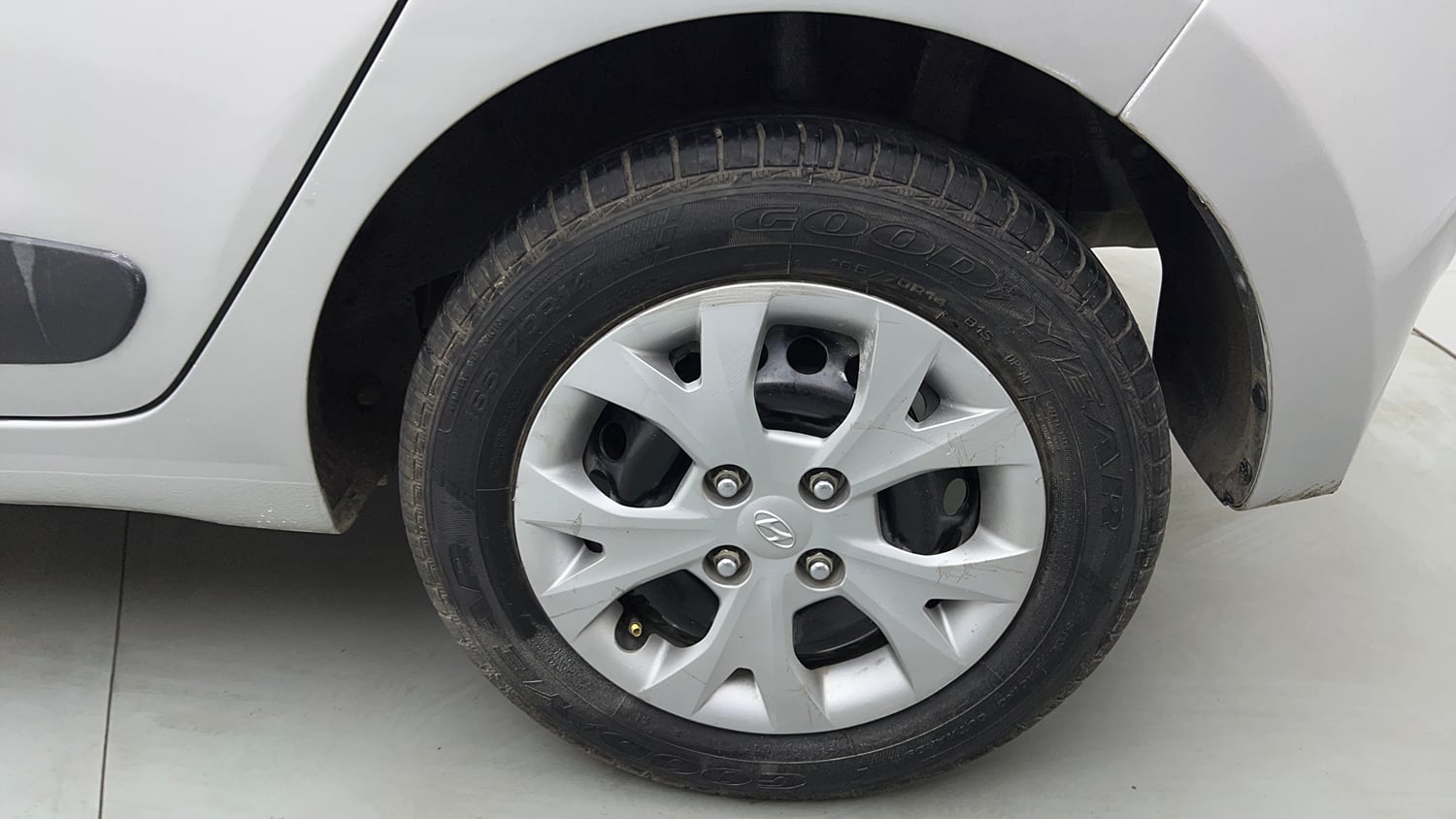 Used 2015 Hyundai Grand i10 Sportz 1.2 Kappa VTVT Petrol Manual tyres LEFT REAR TYRE RIM VIEW