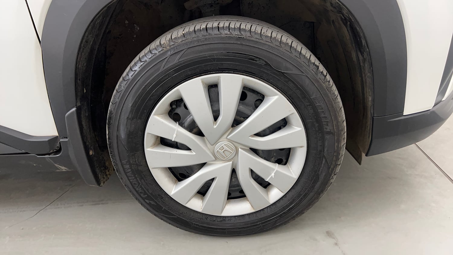 Used 2025 Honda Elevate V CVT Petrol Automatic tyres RIGHT FRONT TYRE RIM VIEW