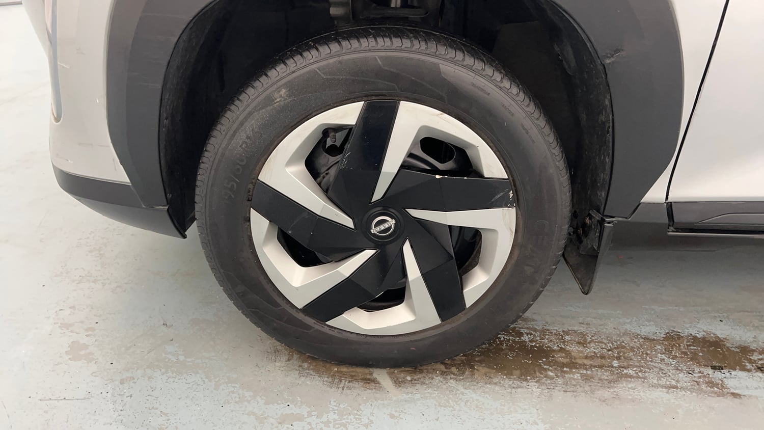 Used 2021 Nissan Magnite XL Petrol Manual tyres LEFT FRONT TYRE RIM VIEW