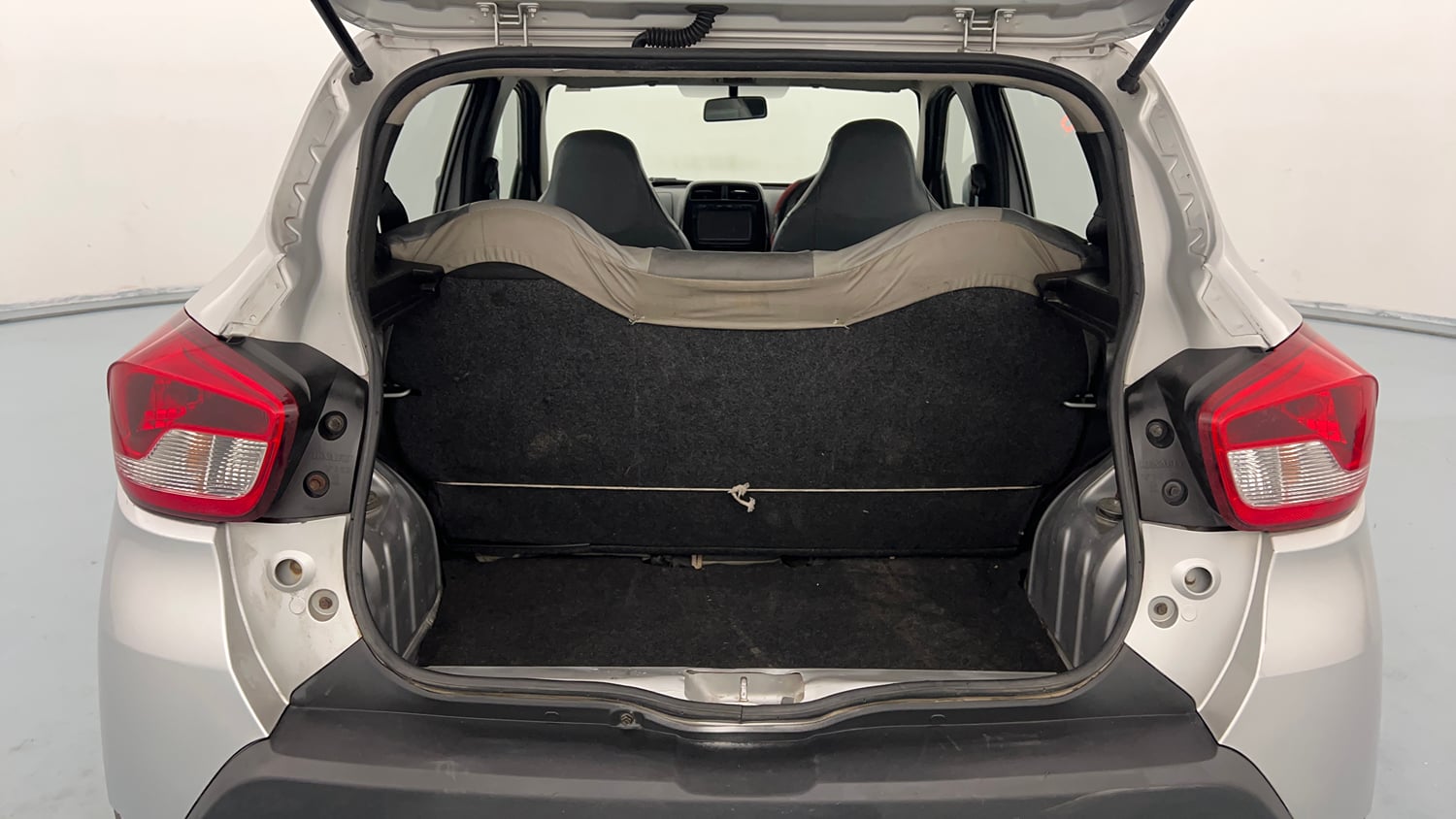 Used 2018 Renault Kwid 1.0 RXT Opt Petrol Manual interior DICKY INSIDE VIEW