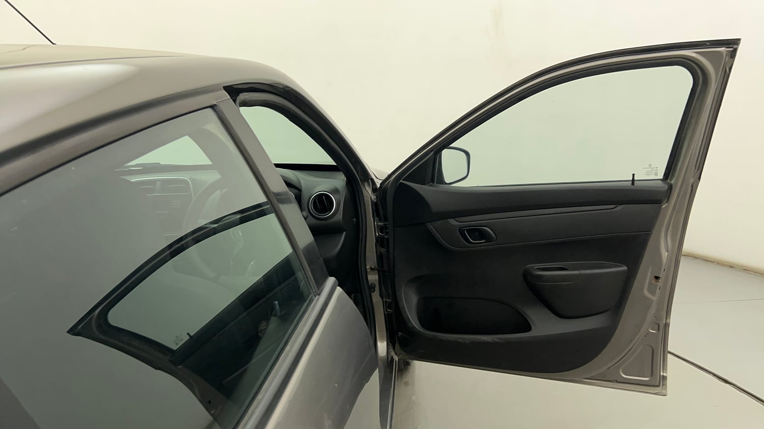 Used 2018 Renault Kwid 1.0 RXL Petrol Manual interior RIGHT FRONT DOOR OPEN VIEW