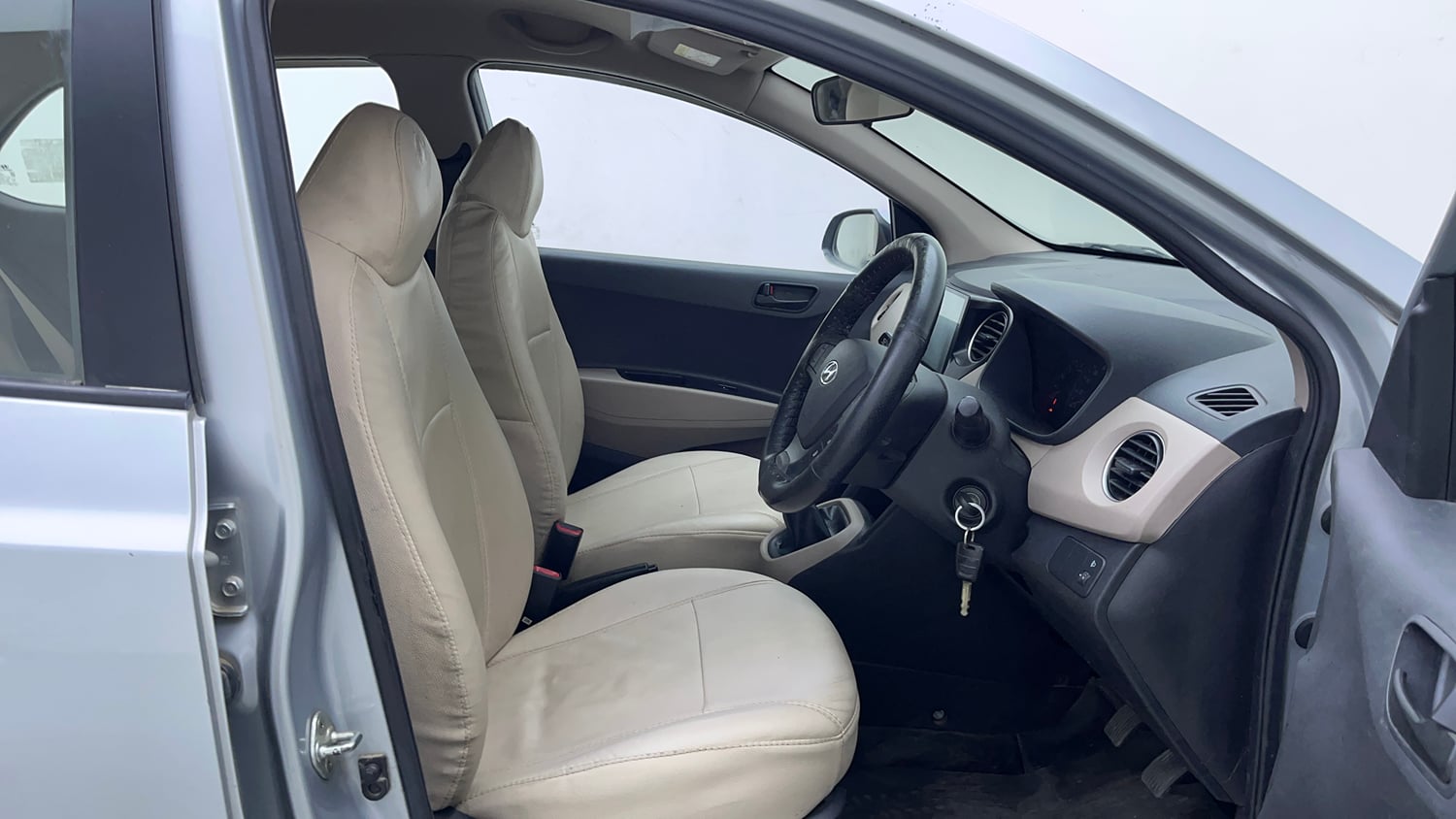 Used 2019 Hyundai Xcent S CRDi Diesel Manual interior RIGHT SIDE FRONT DOOR CABIN VIEW