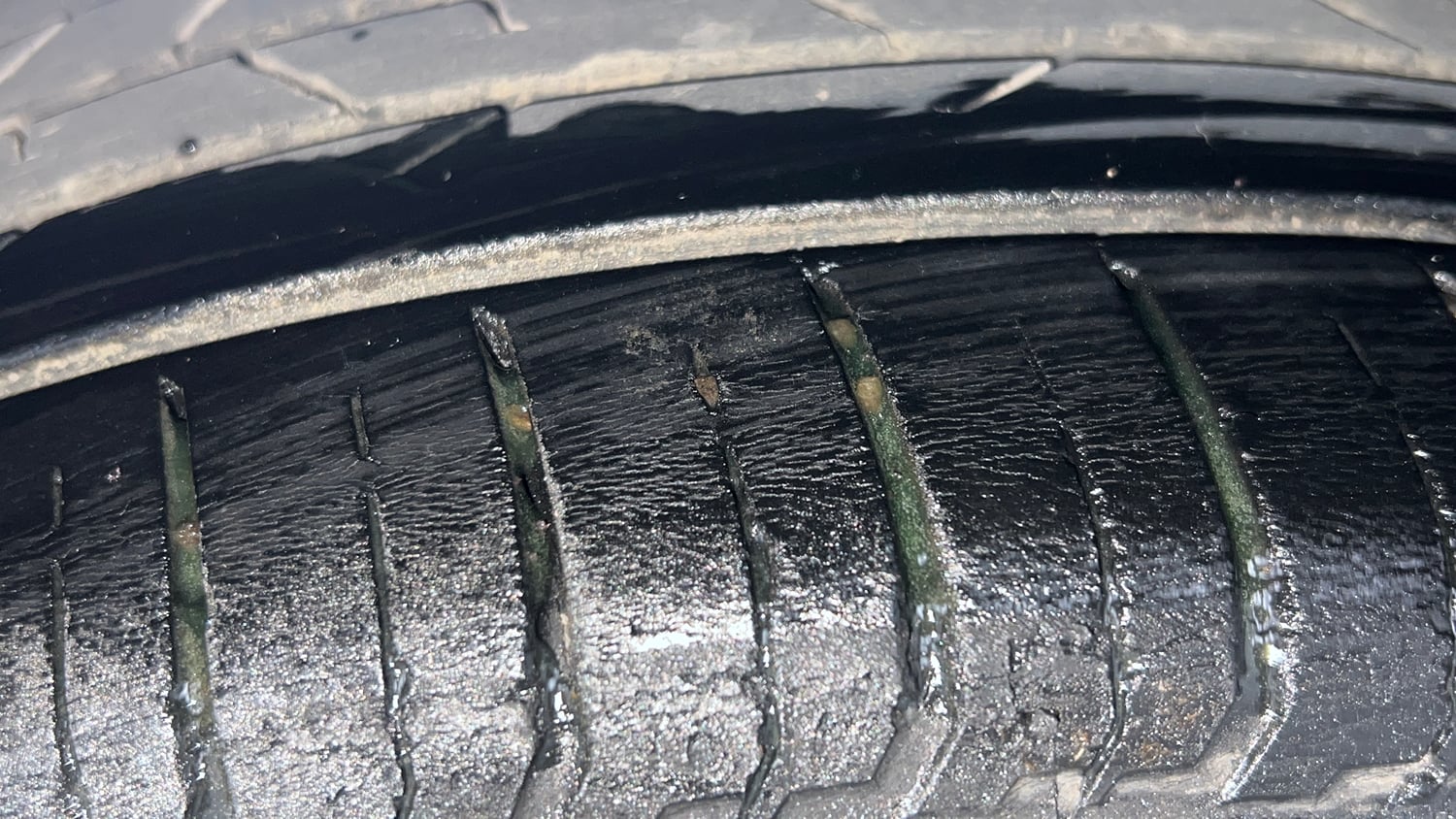 Used 2024 Hyundai i20 Sportz (O) 1.2 MT Petrol Manual tyres RIGHT REAR TYRE TREAD VIEW