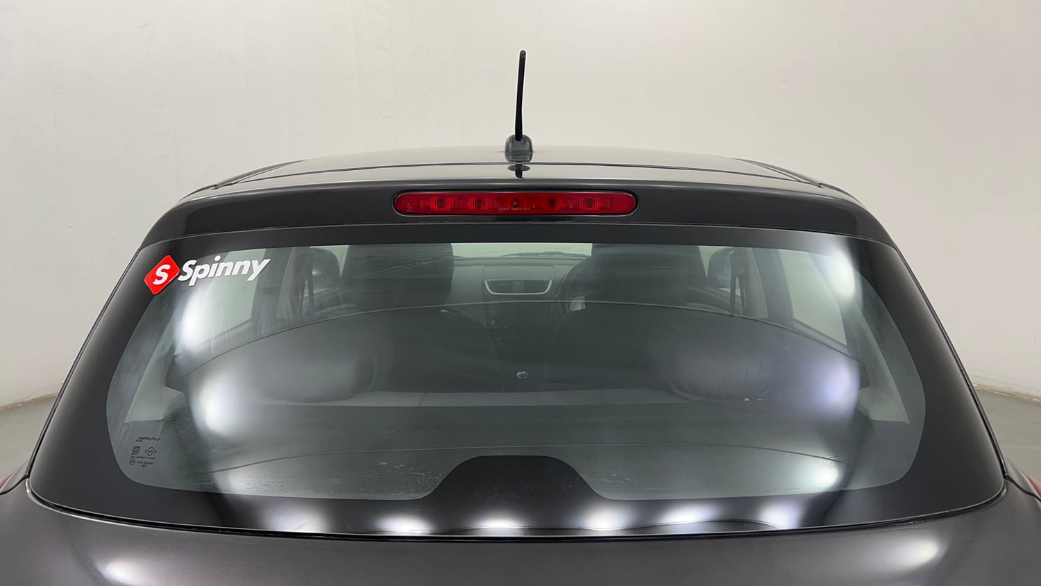 Used 2018 Maruti Suzuki Swift VXI (O) Petrol Manual exterior BACK WINDSHIELD VIEW