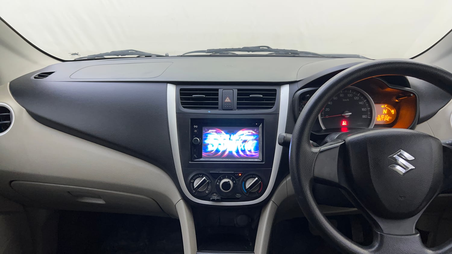 Used 2016 Maruti Suzuki Celerio VXi AMT Petrol Automatic interior MUSIC SYSTEM & AC CONTROL VIEW