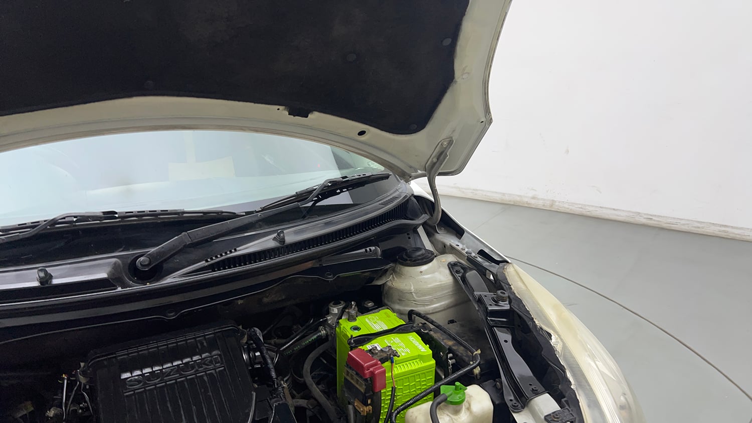 Used 2013 Maruti Suzuki Swift VXI CNG (Outside Fitted) Cng Manual engine ENGINE LEFT SIDE HINGE & APRON VIEW