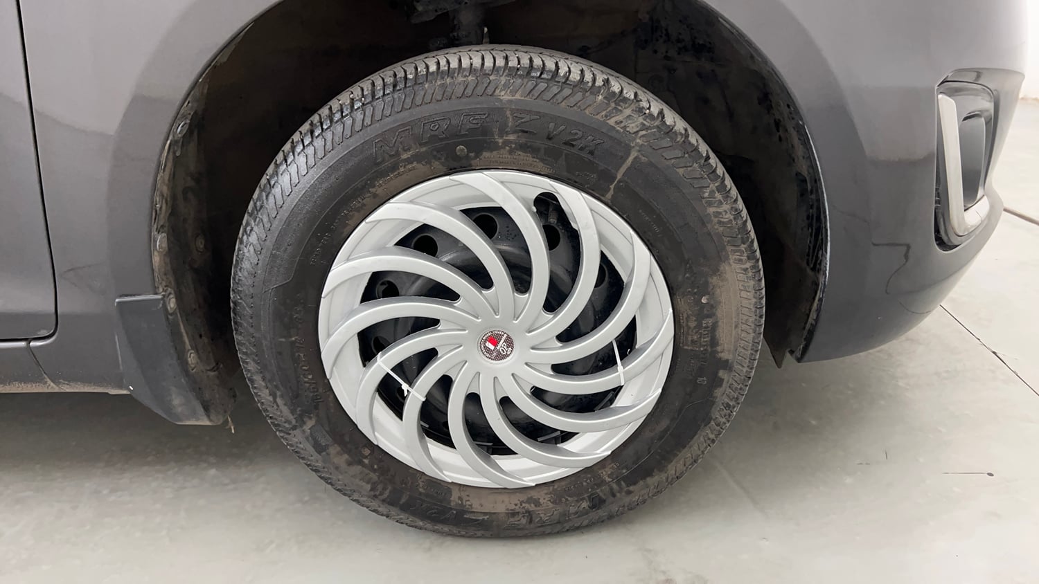 Used 2018 Maruti Suzuki Swift VXI (O) Petrol Manual tyres RIGHT FRONT TYRE RIM VIEW