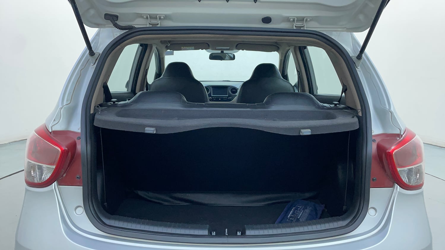 Used 2017 Hyundai Grand i10 Sportz 1.2 Kappa VTVT Petrol Manual interior DICKY INSIDE VIEW