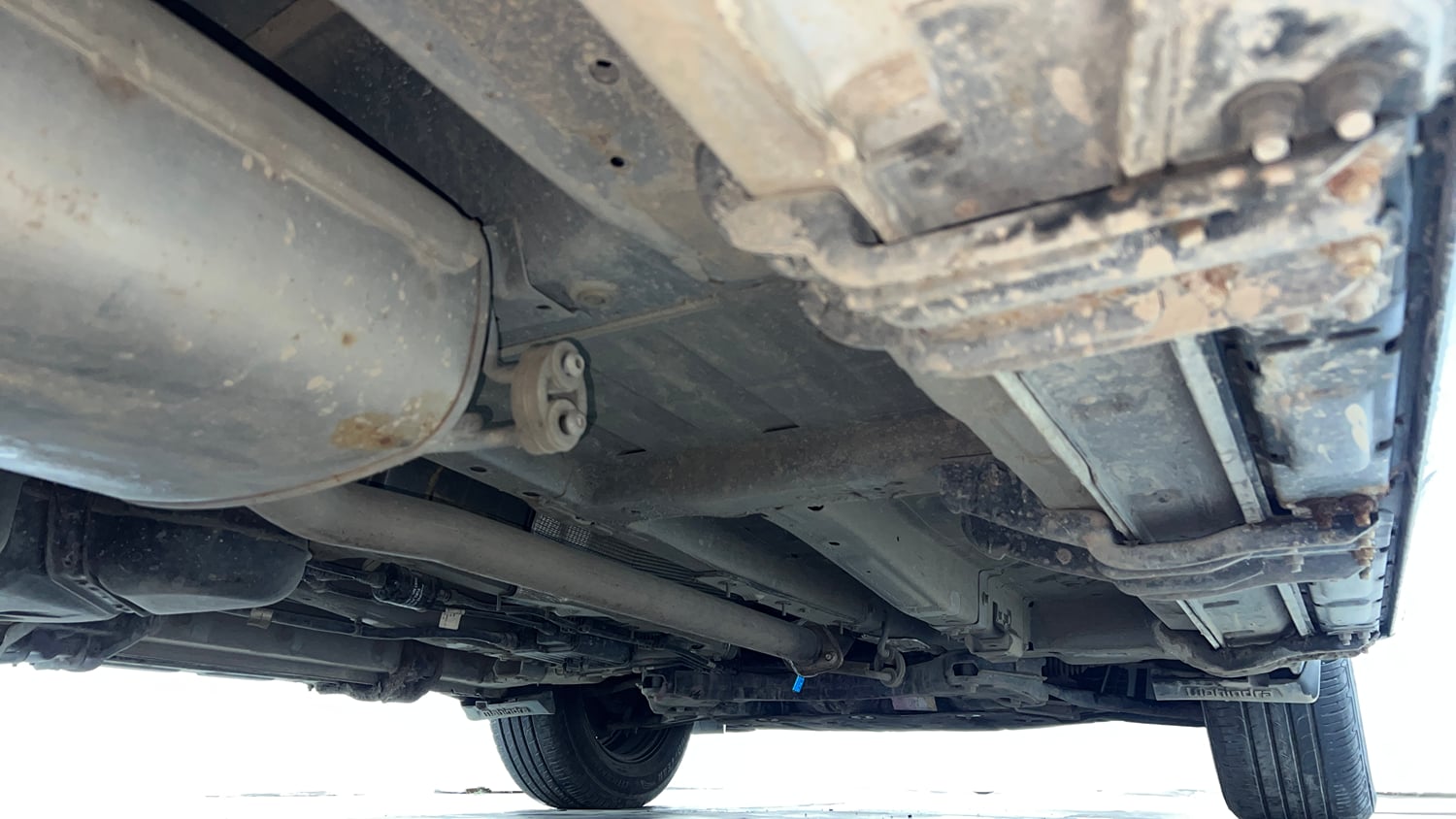 Used 2022 Mahindra XUV700 MX Petrol MT 5 STR Petrol Manual extra REAR RIGHT UNDERBODY VIEW