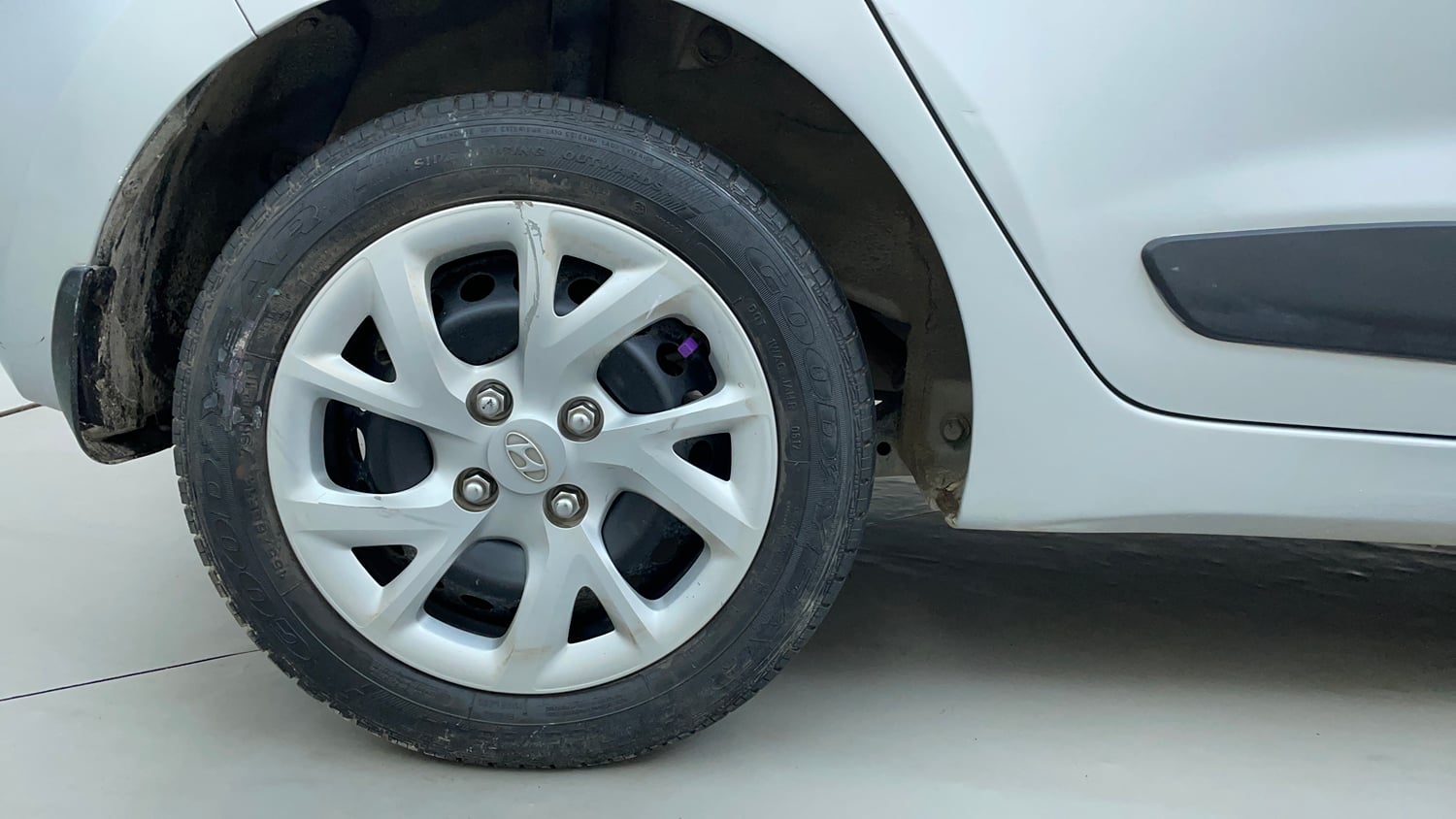 Used 2017 Hyundai Grand i10 Sportz 1.2 Kappa VTVT Petrol Manual tyres RIGHT REAR TYRE RIM VIEW