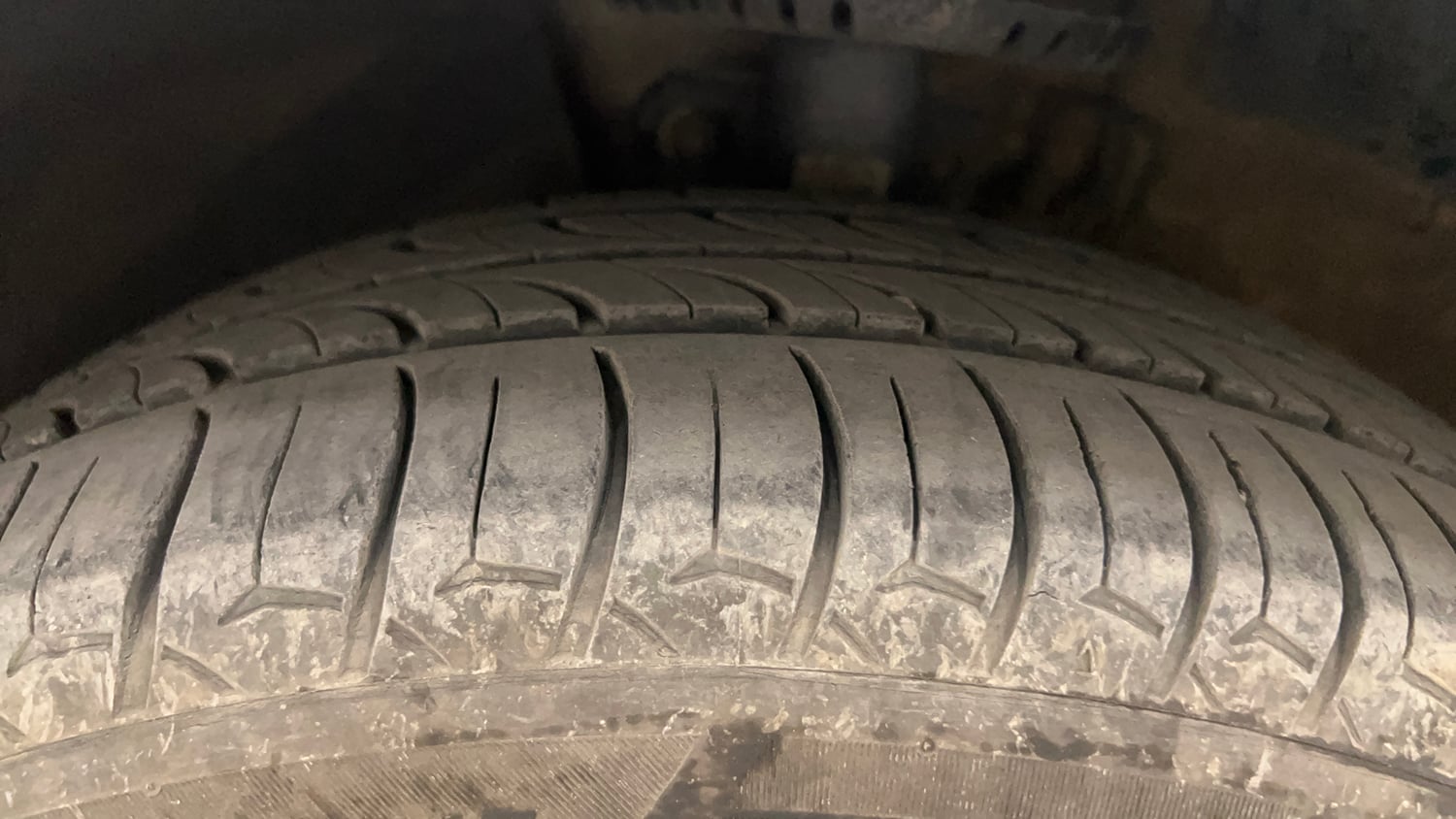 Used 2015 Volkswagen Polo Comfortline 1.5L (D) Diesel Manual tyres LEFT FRONT TYRE TREAD VIEW