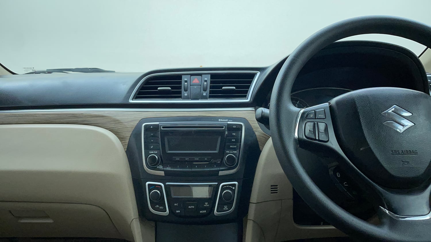 Used 2019 Maruti Suzuki Ciaz Zeta Hybrid 1.5 AT Petrol Automatic interior MUSIC SYSTEM & AC CONTROL VIEW