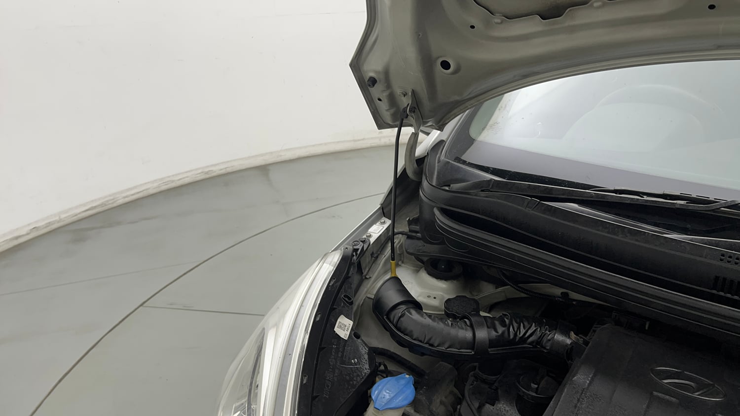 Used 2015 Hyundai Grand i10 Sportz 1.2 Kappa VTVT Petrol Manual engine ENGINE RIGHT SIDE HINGE & APRON VIEW