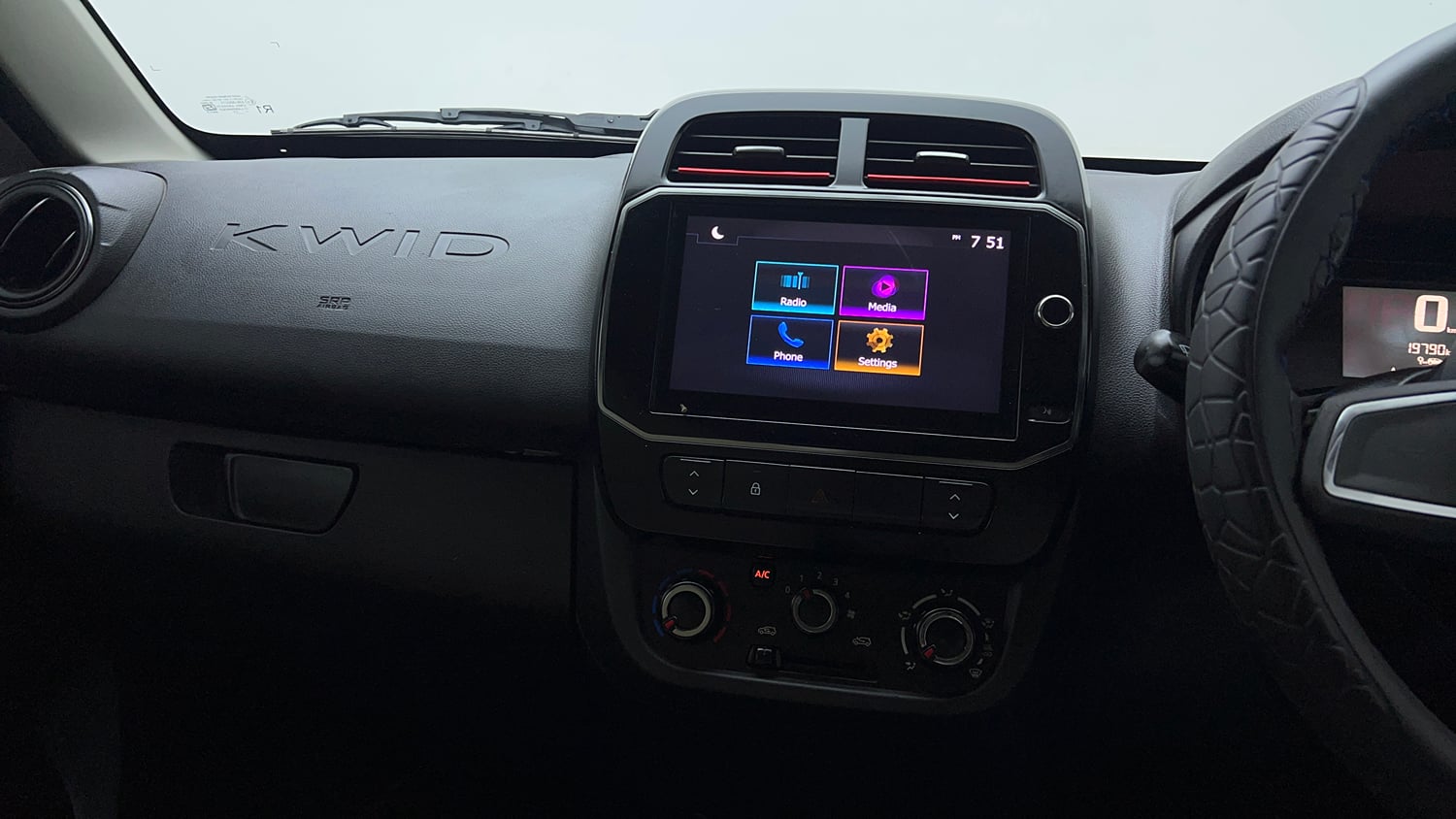Used 2022 Renault Kwid RXT 1.0 Petrol Manual interior MUSIC SYSTEM & AC CONTROL VIEW