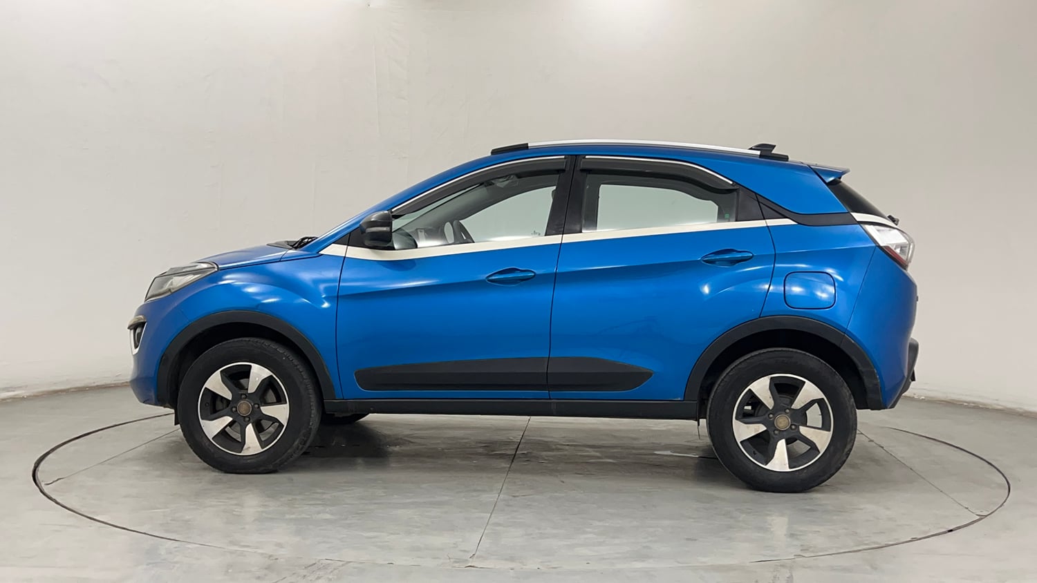 Used 2019 Tata Nexon XZ Plus Petrol Manual exterior LEFT SIDE VIEW
