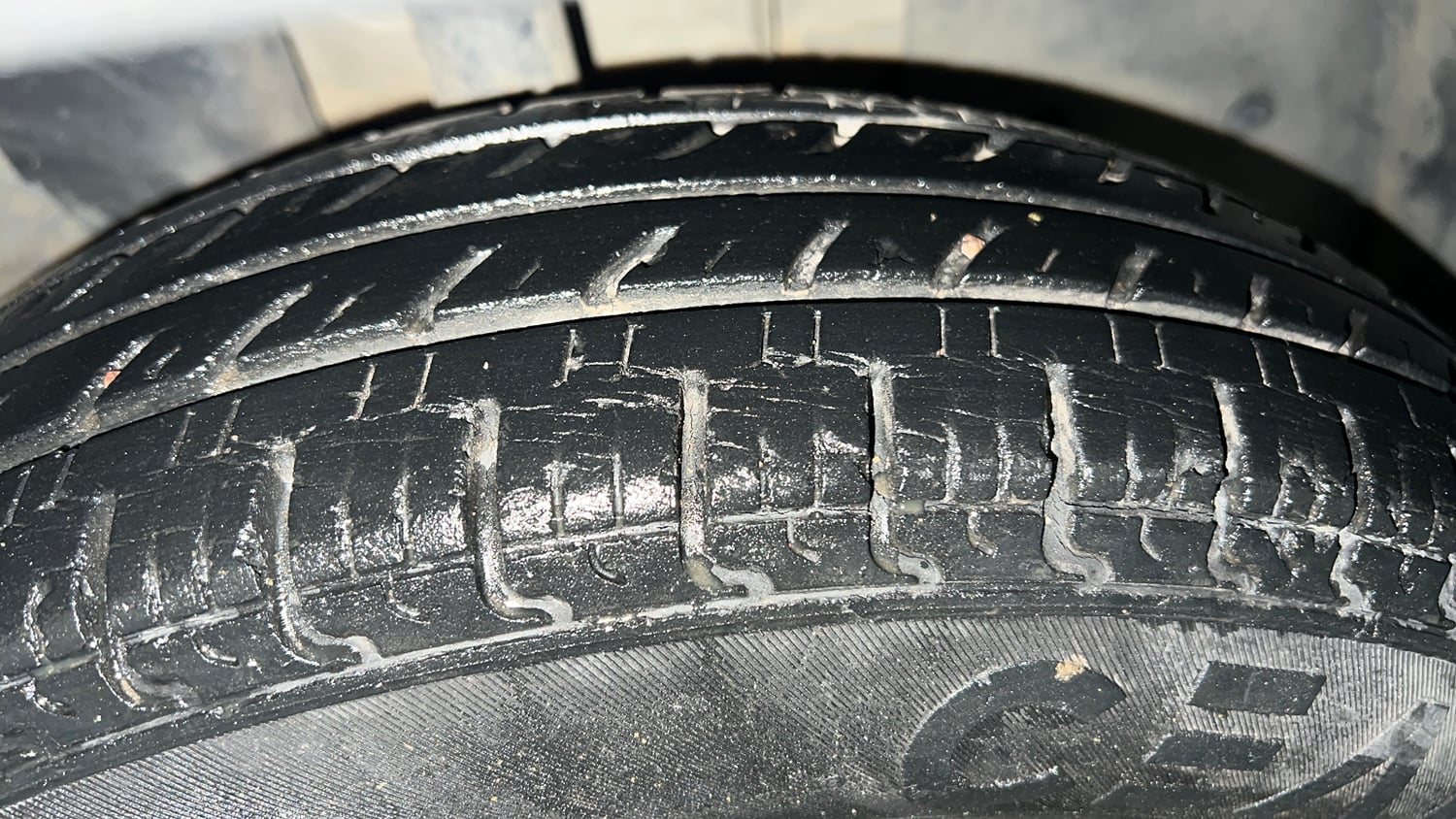Used 2018 Renault Kwid 1.0 RXT Opt Petrol Manual tyres RIGHT FRONT TYRE TREAD VIEW