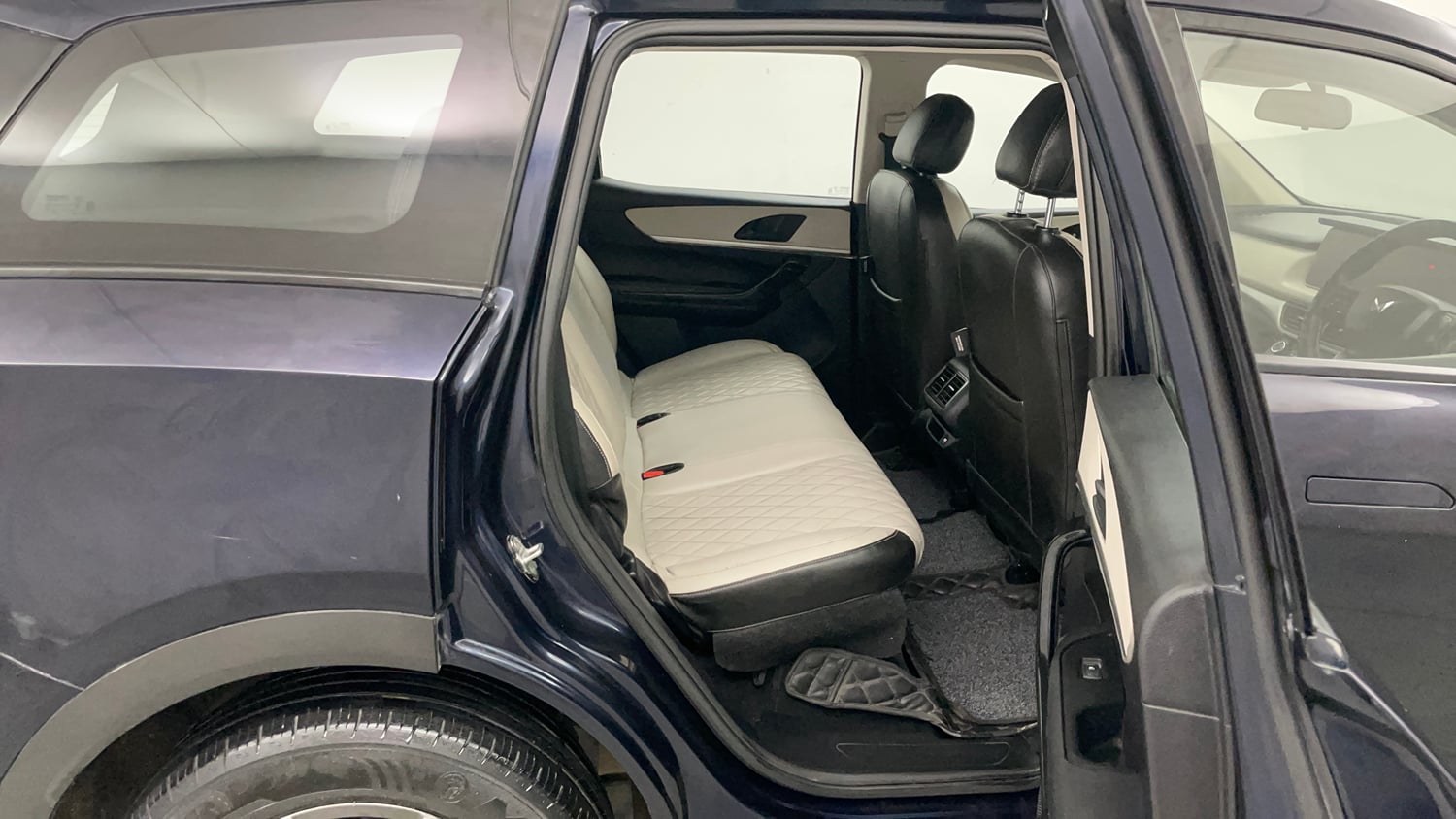 Used 2022 Mahindra XUV700 AX 5 Petrol AT 5 STR Petrol Automatic interior RIGHT SIDE REAR DOOR CABIN VIEW