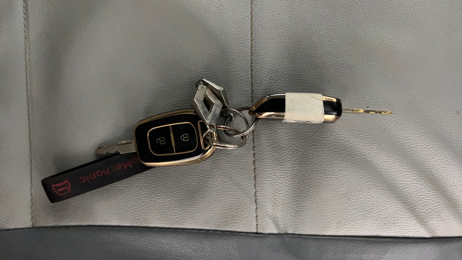 Used 2018 Renault Kwid 1.0 RXT Opt Petrol Manual extra CAR KEY VIEW
