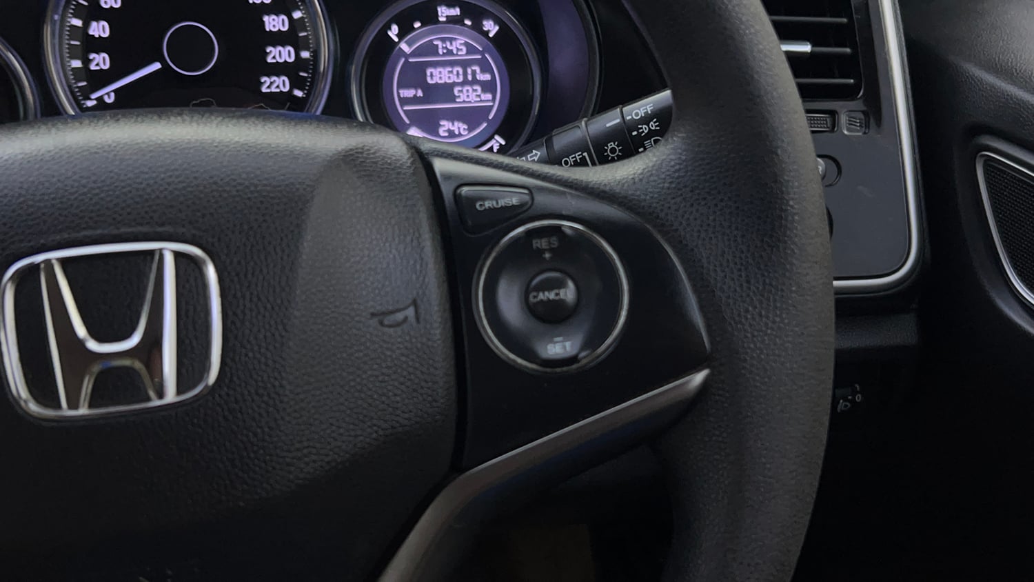 Used 2017 Honda City V Petrol Petrol Manual top_features Cruise control