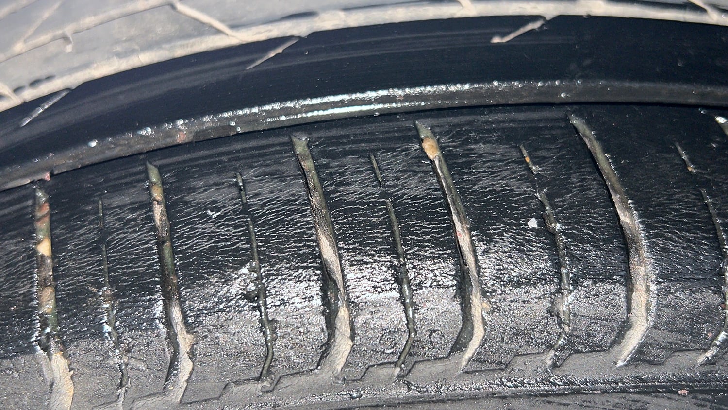 Used 2024 Hyundai i20 Sportz (O) 1.2 MT Petrol Manual tyres LEFT REAR TYRE TREAD VIEW