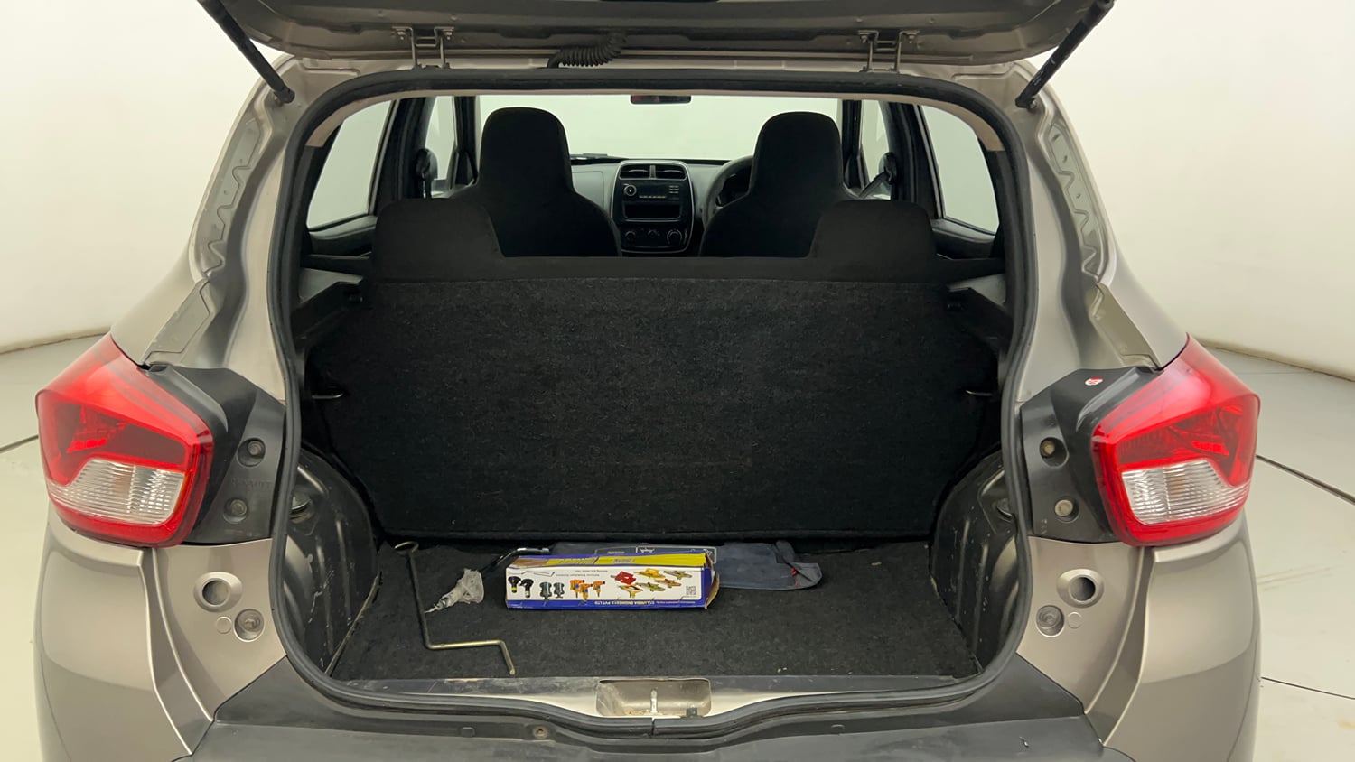 Used 2018 Renault Kwid 1.0 RXL Petrol Manual interior DICKY INSIDE VIEW