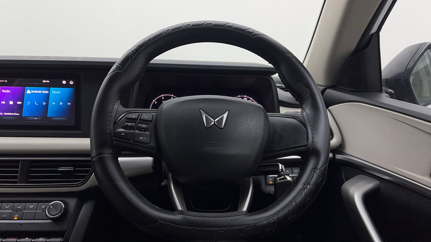 Used 2022 Mahindra XUV700 MX Petrol MT 5 STR Petrol Manual interior STEERING VIEW